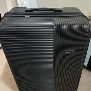 Traveler's Choice Black Hardshell Suitcase